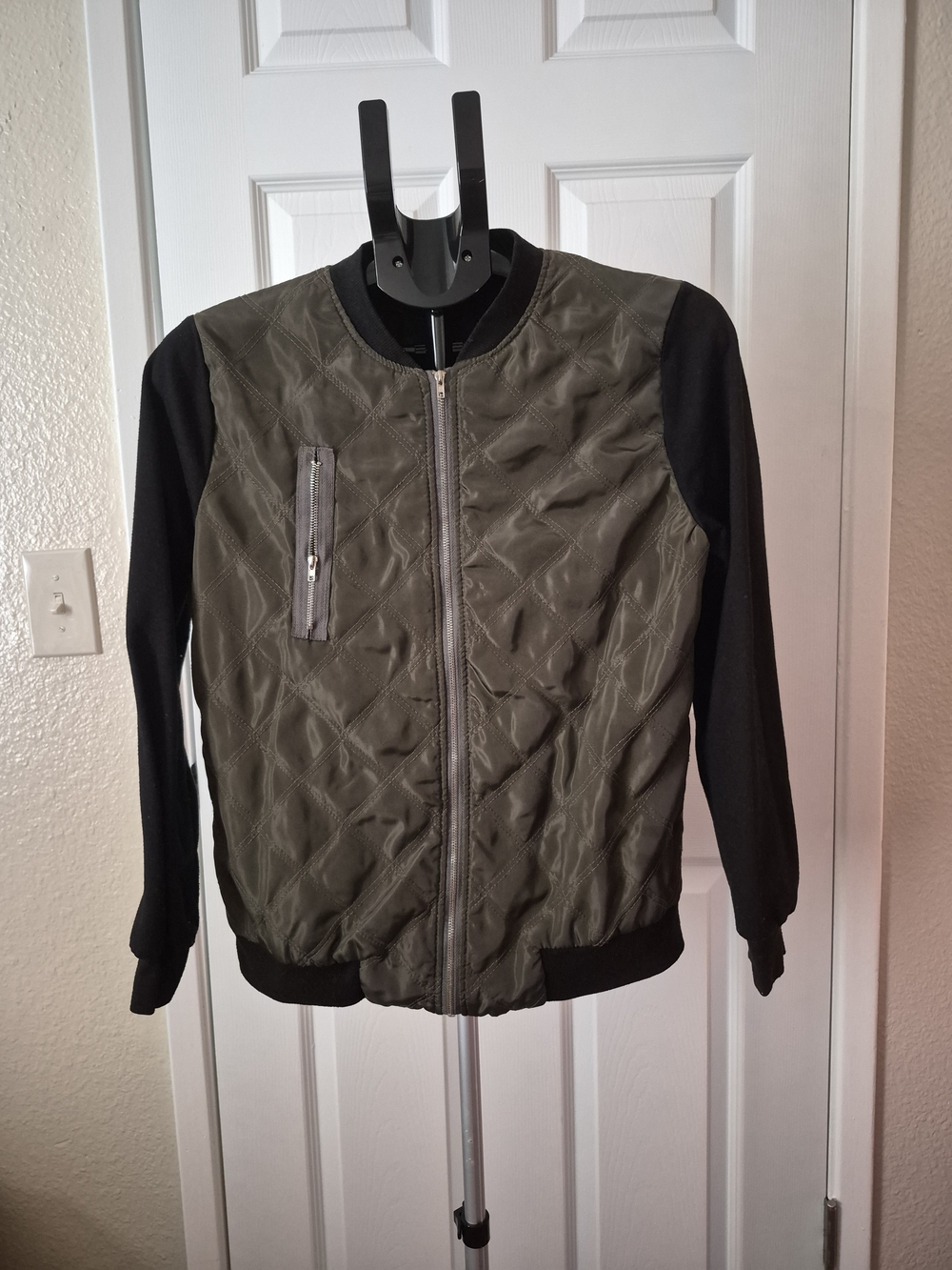 Quilted Olive Green Bomber Jacket with Black Sleeves 8.00